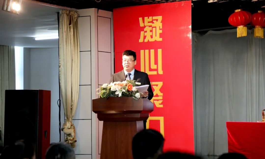 会议第二项，由集团党委委员.png