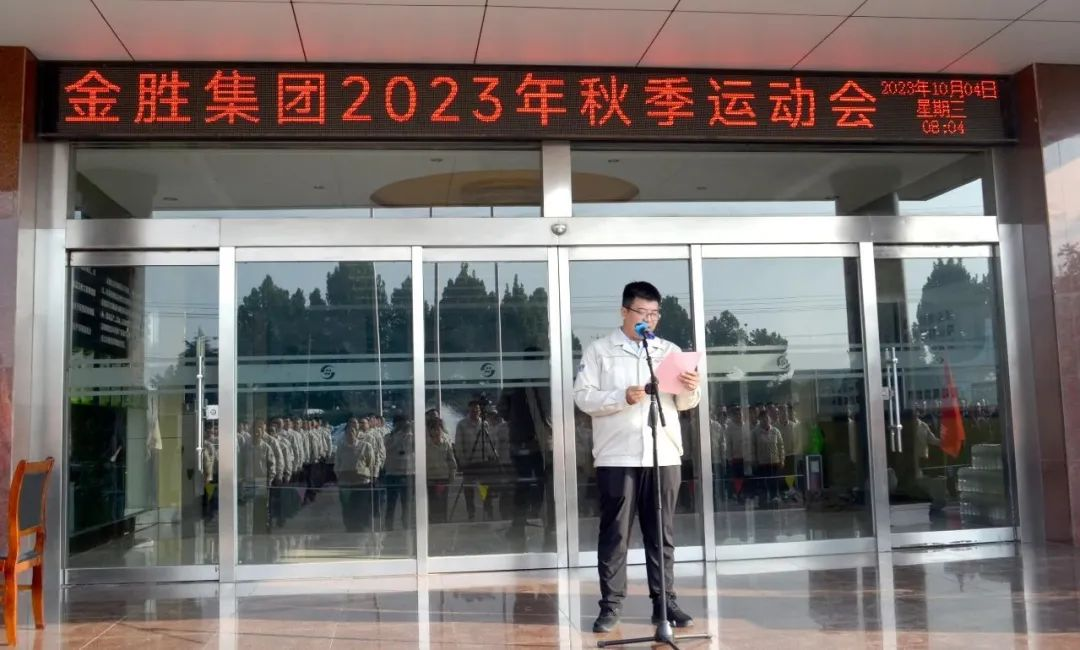 赛前，四支参赛队伍两两一组进行了拉歌比1.png