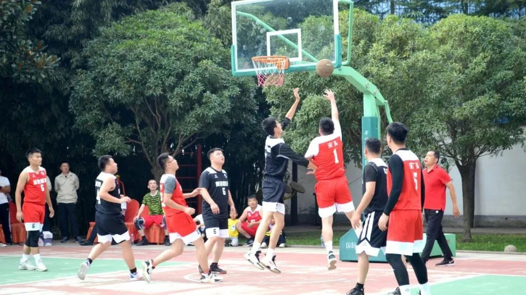 经过各队运动员们的奋力角逐，最14.png